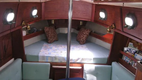 Slide: The Image of Pacific Seacraft Dana 1988 - 4