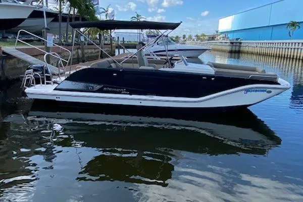 Slide: The Image of Bayliner XR7 2016 - 0