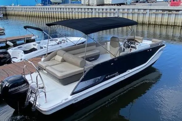 Slide: The Image of Bayliner XR7 2016 - 1