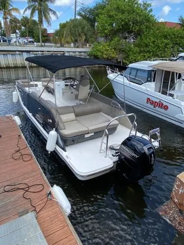 Slide: The Image of Bayliner XR7 2016 - 2