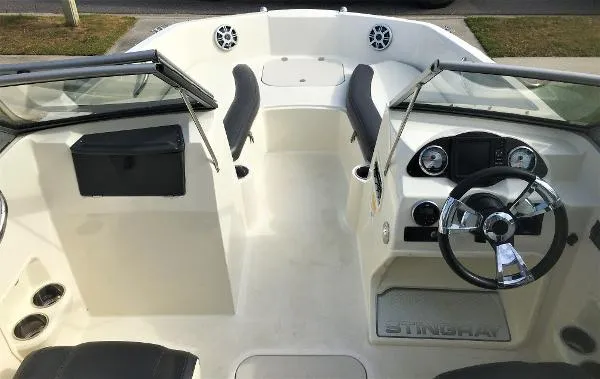 Slide: The Image of Stingray 191DC 2017 - 9