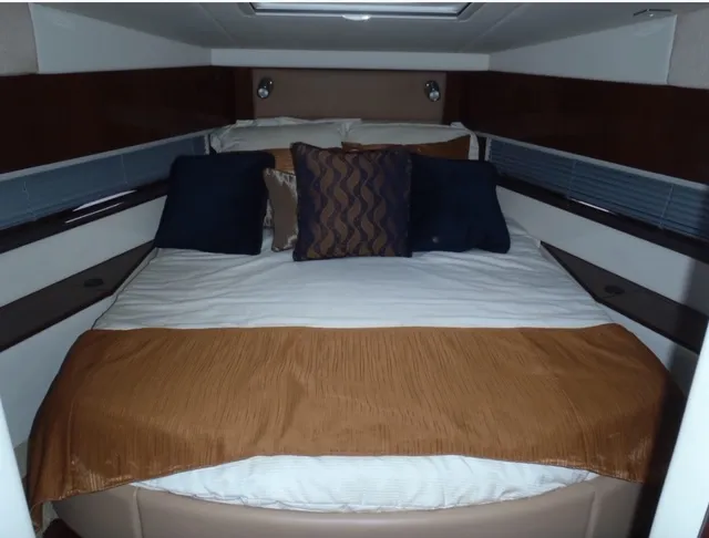 Slide: The Image of Sea Ray 450 Sun Dancer 2012 - 11