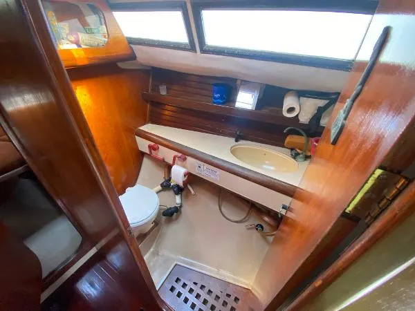 Slide: The Image of Beneteau Evasion 34 1984 - 11