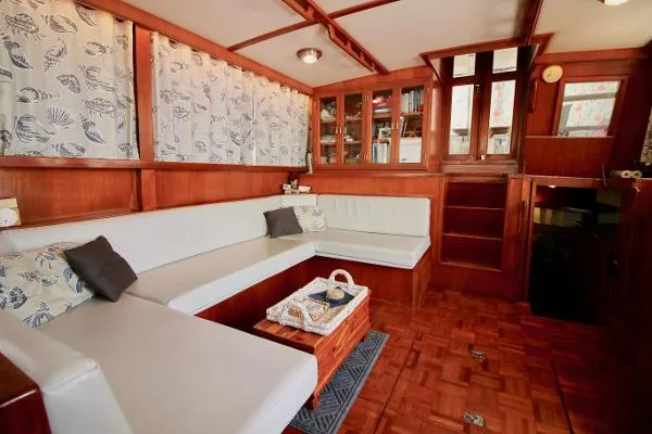 Slide: The Image of Jefferson 42 Sundeck Motor Yacht 1990 - 11