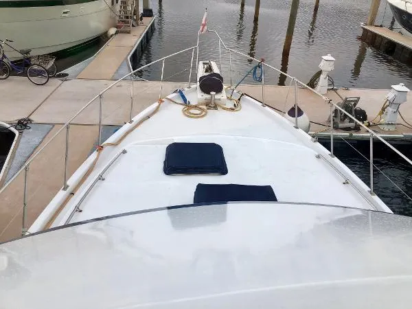 Slide: The Image of Jefferson 42 Sundeck Motor Yacht 1990 - 3