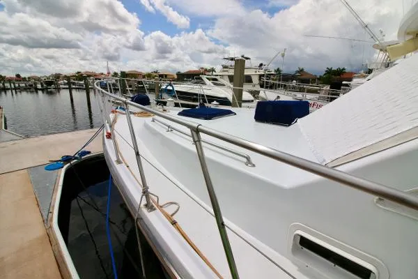 Slide: The Image of Jefferson 42 Sundeck Motor Yacht 1990 - 4