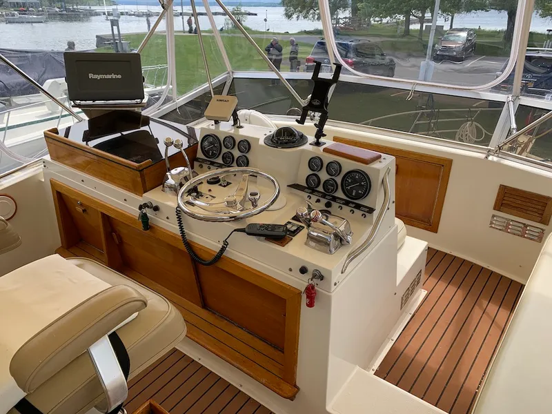 Slide: The Image of Viking Motor Yacht 1983 - 4