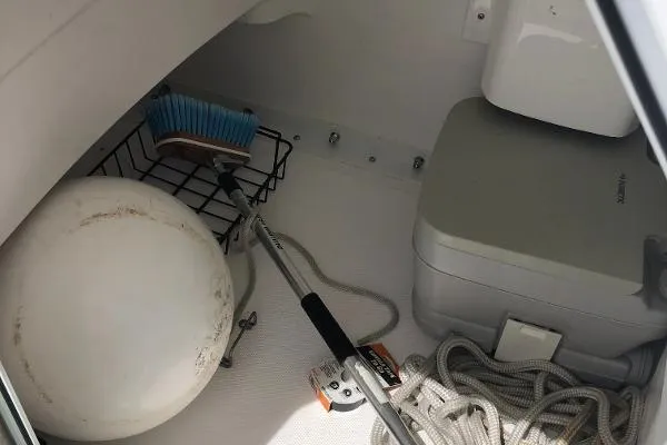 Slide: The Image of Everglades 243 Center Console 2019 - 10