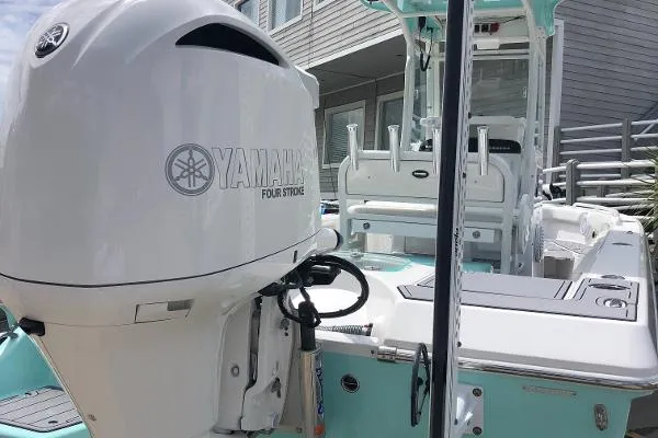 Slide: The Image of Everglades 243 Center Console 2019 - 3