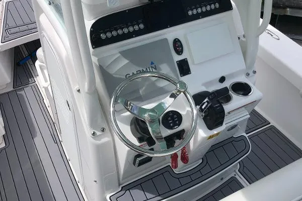 Slide: The Image of Everglades 243 Center Console 2019 - 4