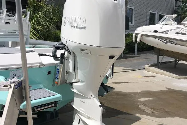 Slide: The Image of Everglades 243 Center Console 2019 - 6