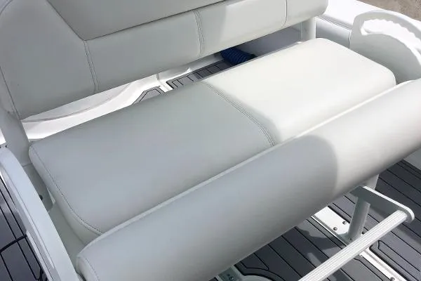 Slide: The Image of Everglades 243 Center Console 2019 - 8