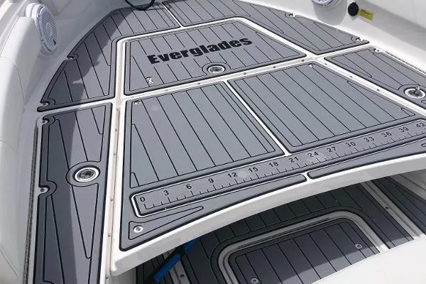 Slide: The Image of Everglades 243 Center Console 2019 - 9