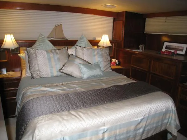 Slide: The Image of Hatteras 53 Motor Yacht ED STABILIZED 1984 - 9