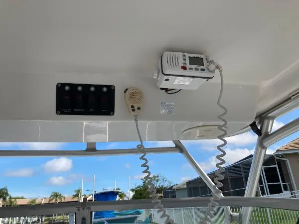 Slide: The Image of Boston Whaler 255 Conquest 2007 - 4