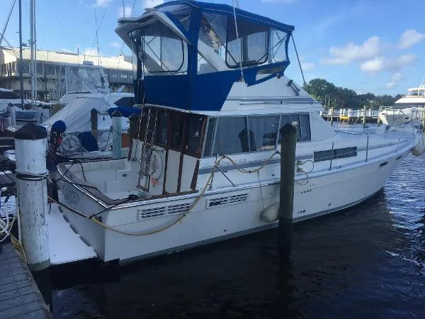 Slide: The Image of Bayliner 3888 Motoryacht 1989 - 0