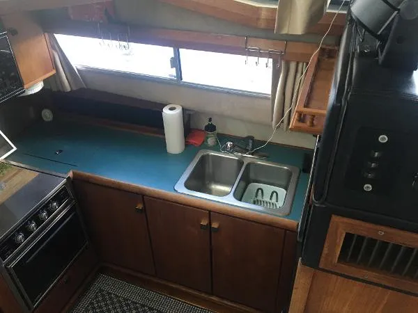 Slide: The Image of Bayliner 3888 Motoryacht 1989 - 11