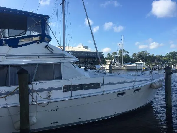 Slide: The Image of Bayliner 3888 Motoryacht 1989 - 4
