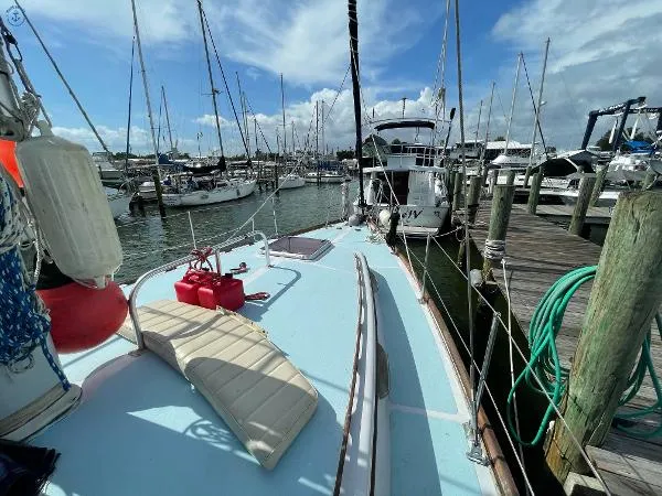 Slide: The Image of Gulfstar 47 Sailmaster 1979 - 10