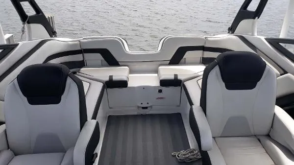 Slide: The Image of Yamaha 242 Limited S 2019 - 5