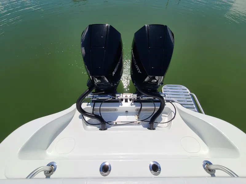Slide: The Image of Yellowfin 26 Hybrid 2019 - 3