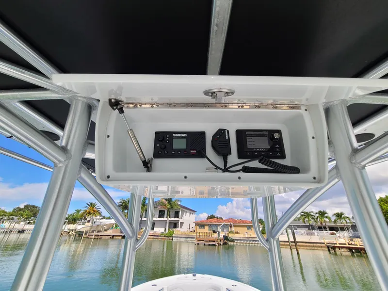 Slide: The Image of Yellowfin 26 Hybrid 2019 - 6