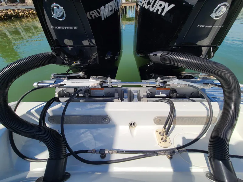 Slide: The Image of Yellowfin 26 Hybrid 2019 - 9