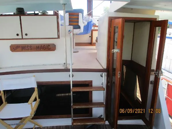 Slide: The Image of President Tri-cabin trawler 1984 - 7