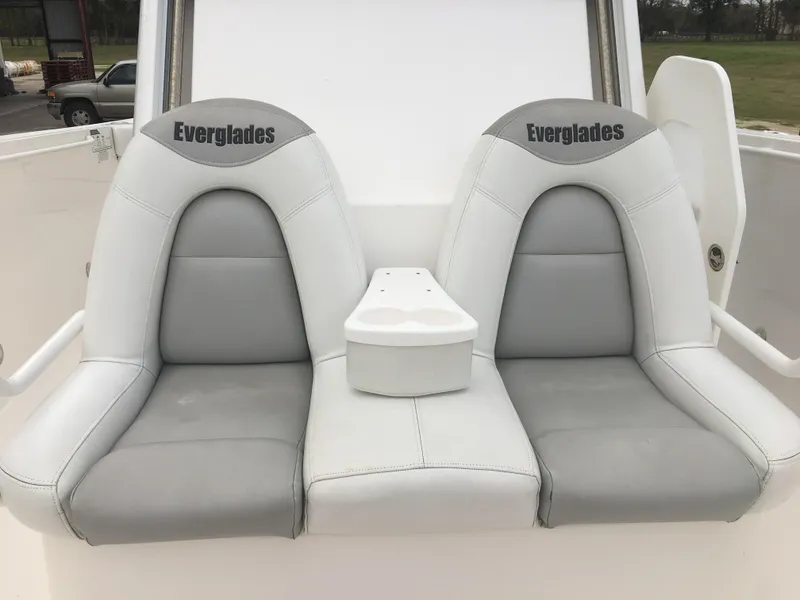 Slide: The Image of Everglades 325 Center Console 2012 - 11