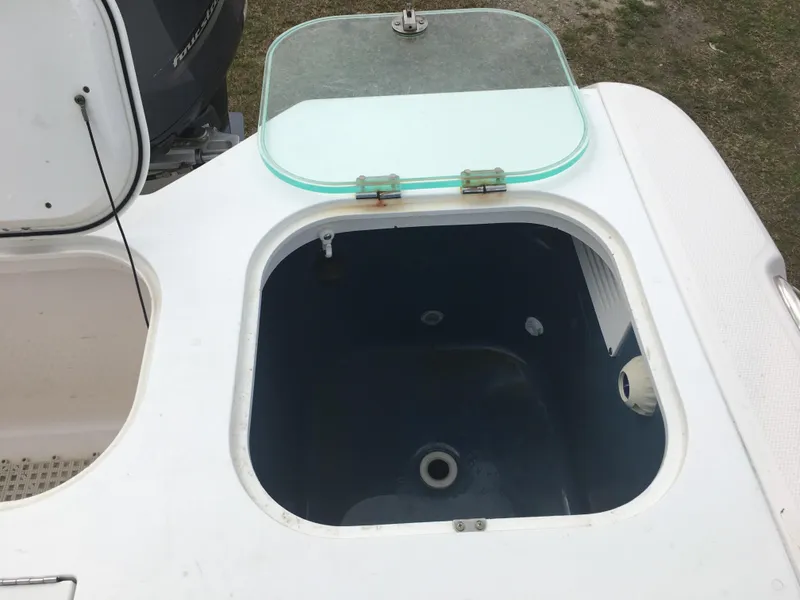 Slide: The Image of Everglades 325 Center Console 2012 - 5