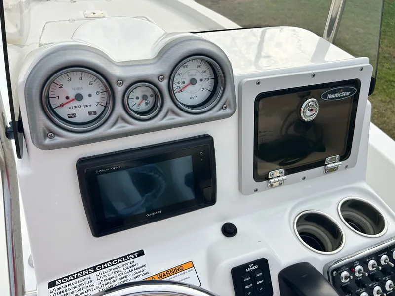 Slide: The Image of NauticStar 224 XTS/CC 2016 - 22