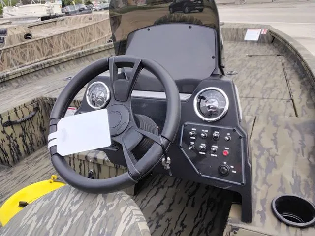 Slide: The Image of Lowe Stinger 175C 2026 - 10