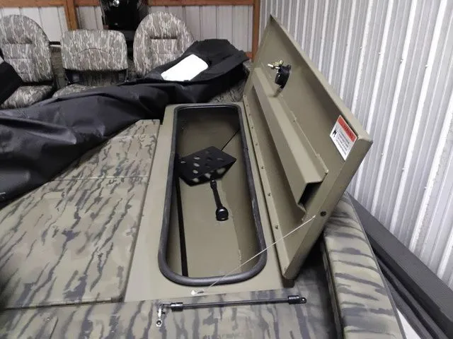 Slide: The Image of Lowe Stinger 175C 2026 - 7