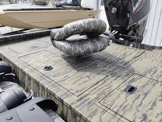 Slide: The Image of Lowe Stinger 175C 2026 - 8