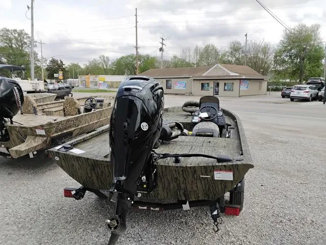 Slide: The Image of Lowe Stinger 175C 2026 - 9