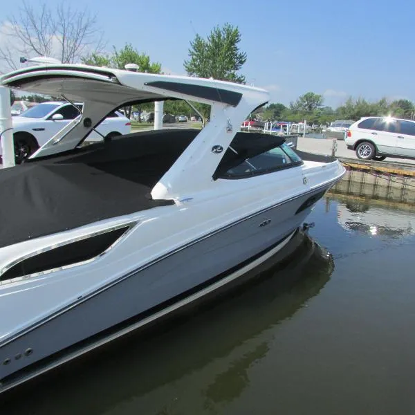 Slide: The Image of Sea Ray 350 SLX 2017 - 1