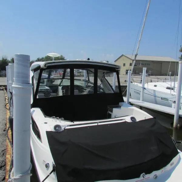 Slide: The Image of Sea Ray 350 SLX 2017 - 10