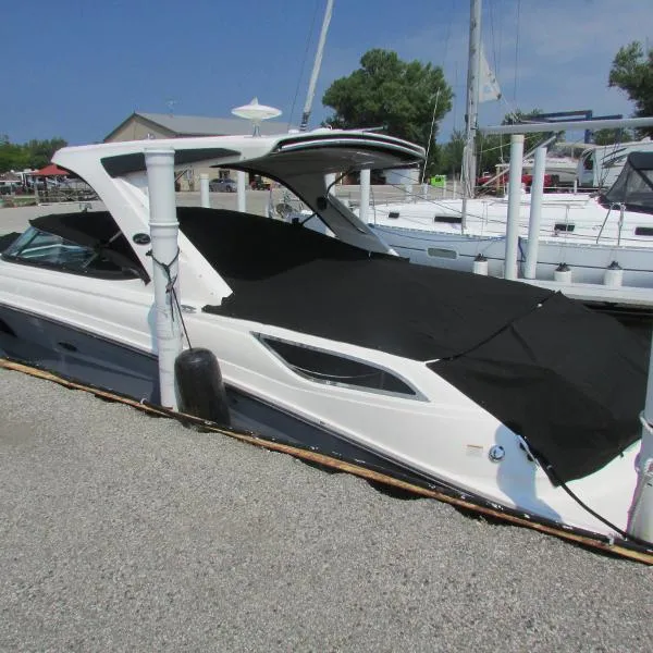 Slide: The Image of Sea Ray 350 SLX 2017 - 2