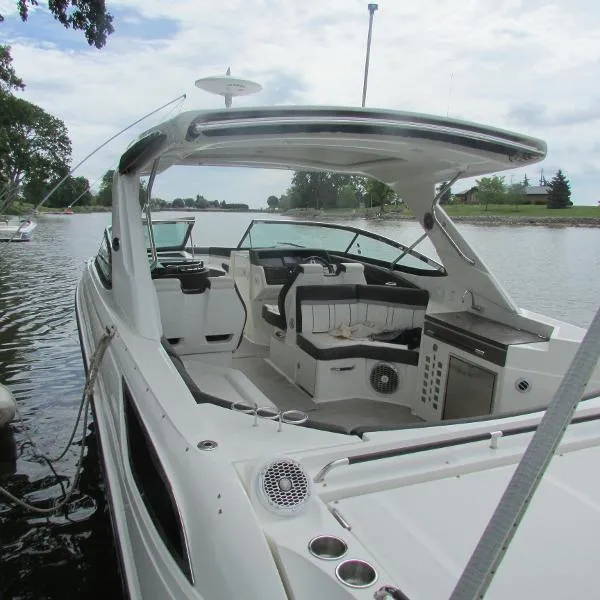 Slide: The Image of Sea Ray 350 SLX 2017 - 5