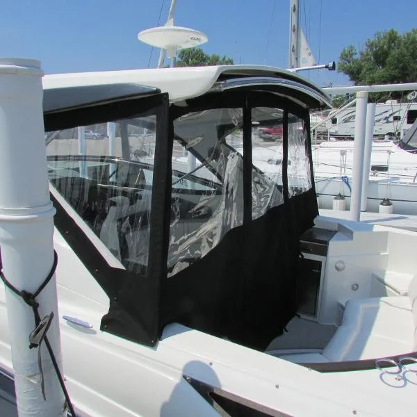 Slide: The Image of Sea Ray 350 SLX 2017 - 7