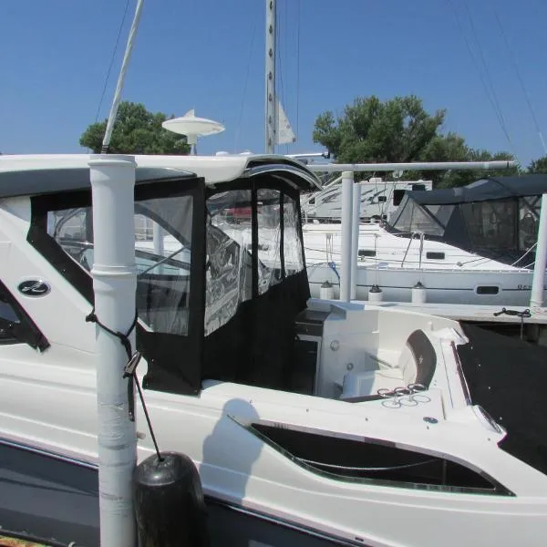 Slide: The Image of Sea Ray 350 SLX 2017 - 9