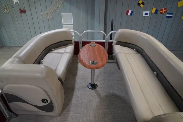 Slide: The Image of Sun Tracker Party Barge 18 DLX 2023 - 11