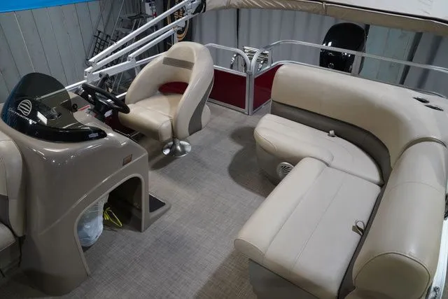 Slide: The Image of Sun Tracker Party Barge 18 DLX 2023 - 12