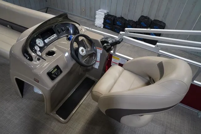 Slide: The Image of Sun Tracker Party Barge 18 DLX 2023 - 14