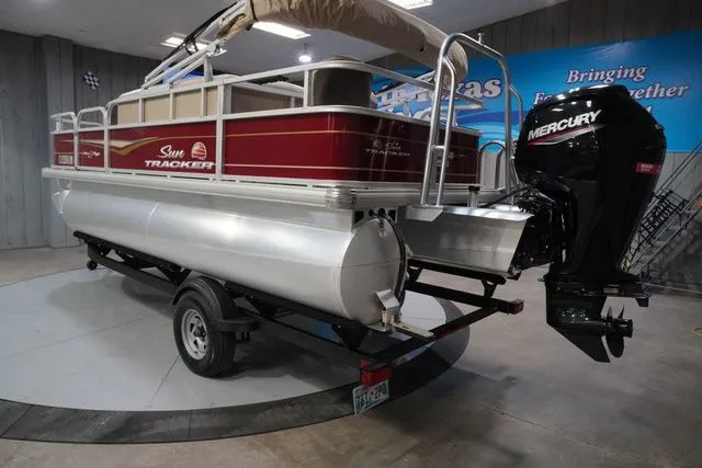 Slide: The Image of Sun Tracker Bass Buggy 18 DLX 2023 - 10