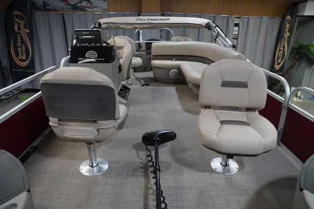 Slide: The Image of Sun Tracker Bass Buggy 18 DLX 2023 - 11