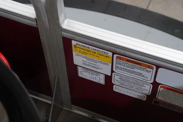 Slide: The Image of Sun Tracker Bass Buggy 18 DLX 2023 - 14