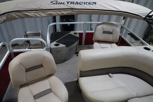 Slide: The Image of Sun Tracker Bass Buggy 18 DLX 2023 - 18