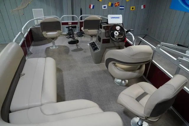 Slide: The Image of Sun Tracker Bass Buggy 18 DLX 2023 - 20