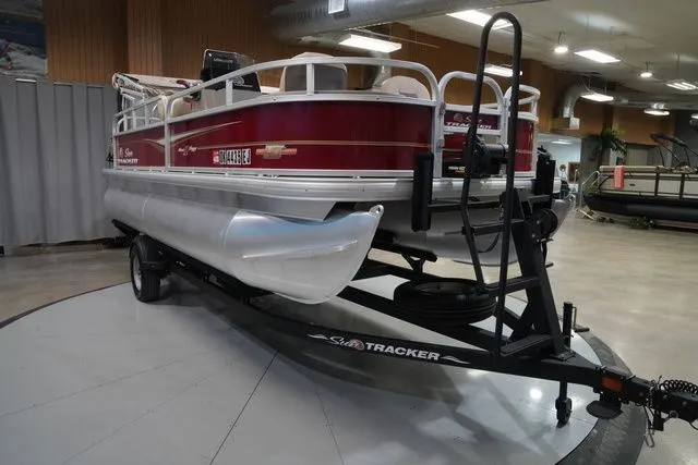 Slide: The Image of Sun Tracker Bass Buggy 18 DLX 2023 - 5